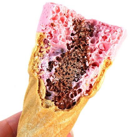 Glico Giant Caplico Chocolate Snack Strawberry Flavor 34g