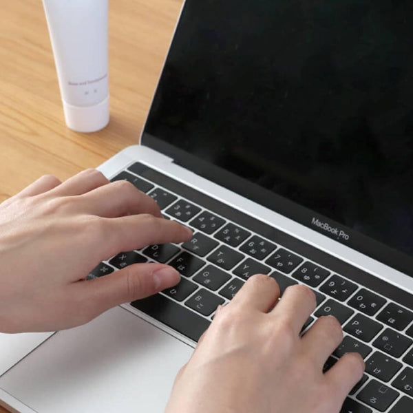 Kinuya Silk Hand Cream With Essential Oil Rose & Sandalwood 50g