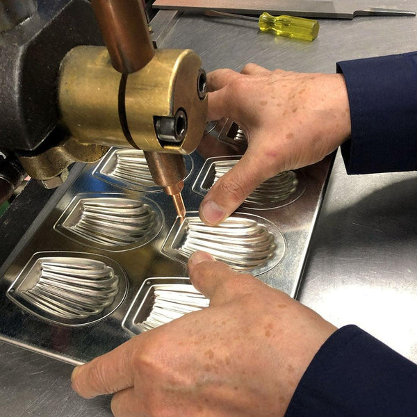 Matsunaga Double-Heart Cake Mold (Teflon-Coated Baking Mold) 12 Wells