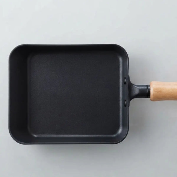 Chitose Iron Pan Tamagoyaki Omelet Pan with Wood Handle 14×18cm