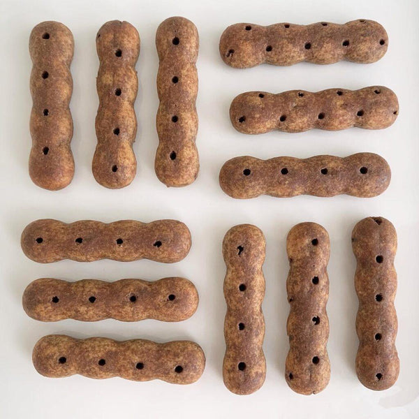 Ginbis Asparagus Chocolate Soaked Mini Asparagus Shaped Biscuits 40g