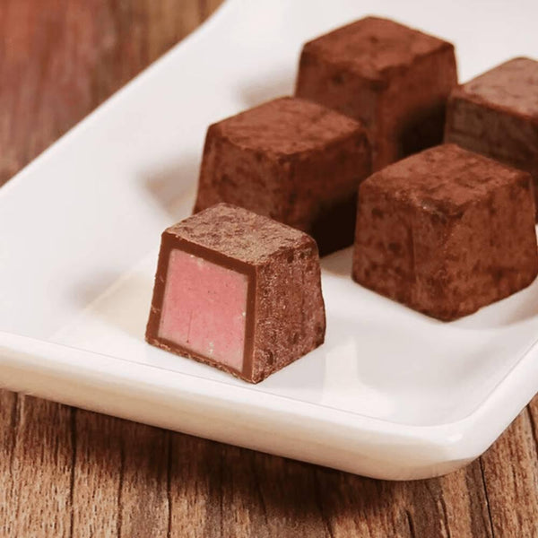 Meiji Meltykiss Strawberry Soft Melting Choco Strawberry Cubes 53g