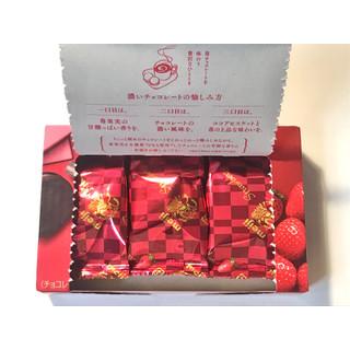 Meiji Rich Chocolate Chocolate Sand Strawberry Sandwich Cookies