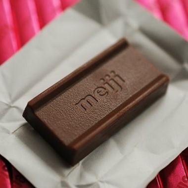 Meiji Strawberry Filled Bite Sized Chocolates 26 Pieces